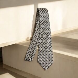 Givenchy men’s gray pattern silk tie